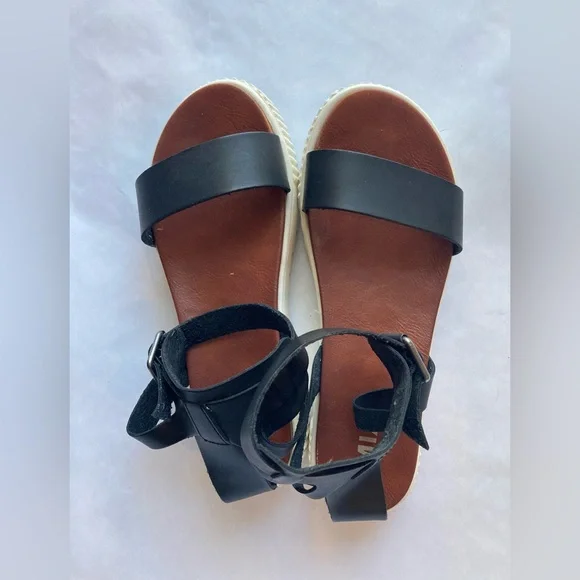 MIA Lunna Wedge Faux Leather Ankle Strap Flatform Comfort Sandal - Picture 4 of 7